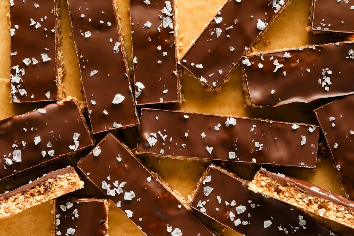 No-bake chocolate date energy bars topped with flaky sea salt.